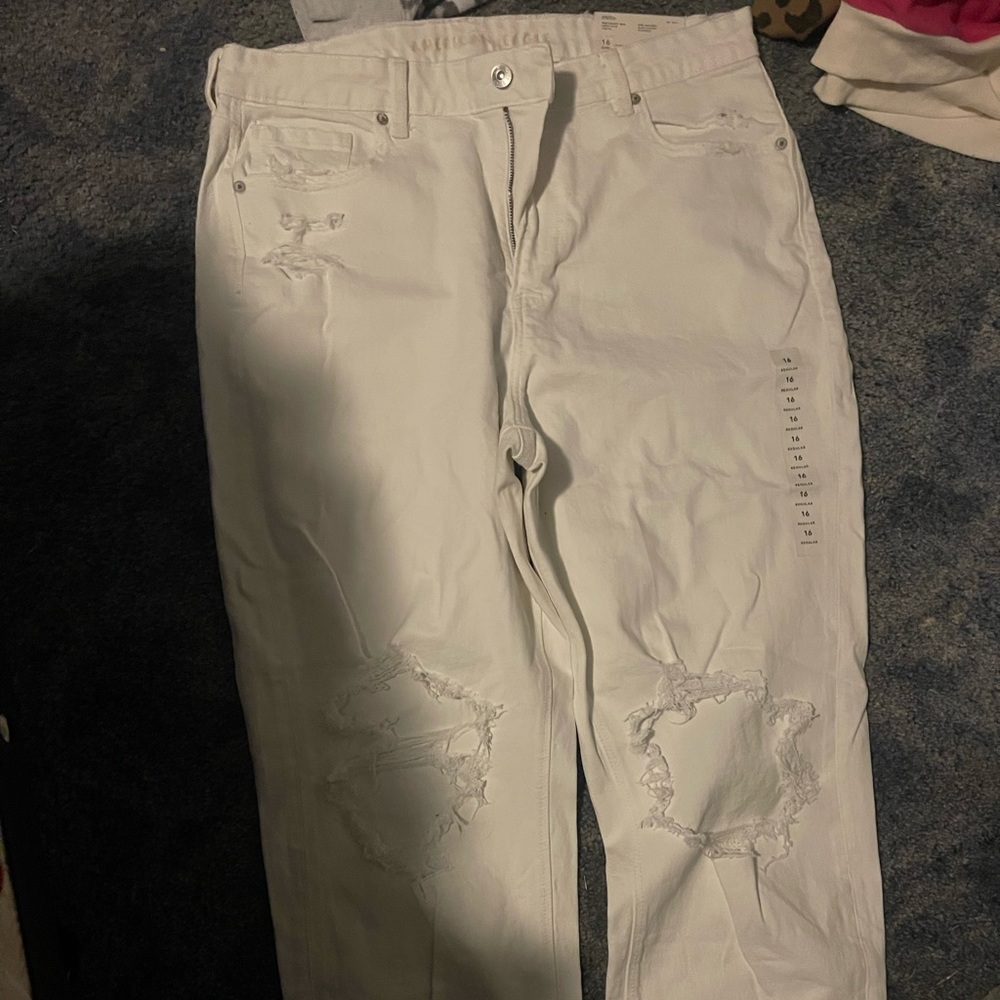 American Eagle white mom jean